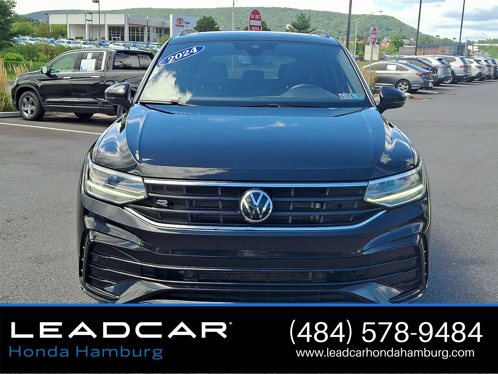 Used 2024 Volkswagen Tiguan SE R-Line AWD/4WD image 2