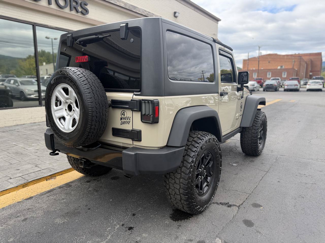 Used 2017 Jeep Wrangler Sport AWD/4WD image 3