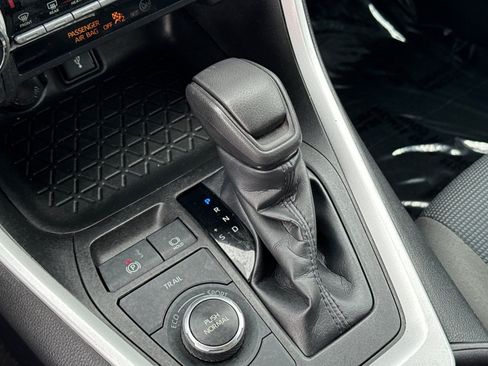 Certified 2022 Toyota RAV4 LE AWD/4WD image 20