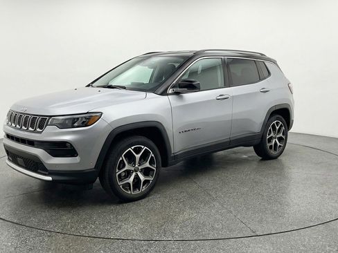 Used 2025 Jeep Compass Limited AWD/4WD image 3