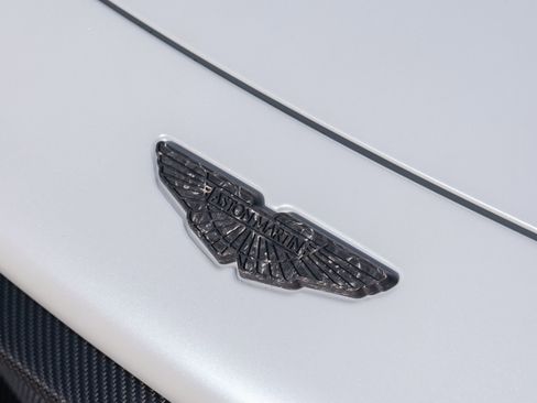 Used 2021 Aston Martin V8 Vantage Coupe RWD image 18