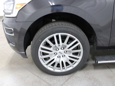 Used 2024 Ford Expedition Limited AWD/4WD image 40