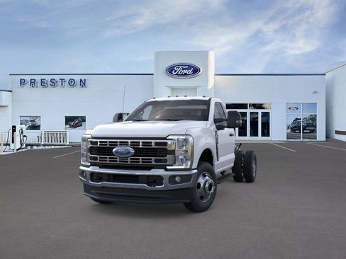 New 2025 Ford F350 XL w/ XL Chrome Package image 2