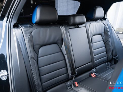 Used 2024 Volkswagen Golf R image 33