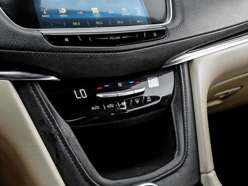Used 2018 Cadillac XT5 FWD image 30