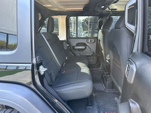 Used 2018 Jeep Wrangler Unlimited Sport S AWD/4WD image 18