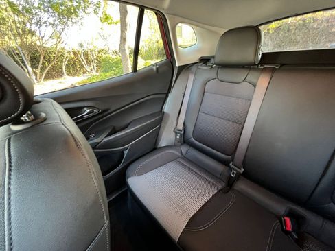 Used 2025 Chevrolet Trax LT image 37