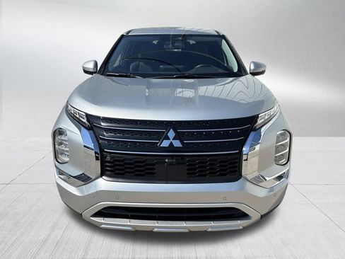 Used 2024 Mitsubishi Outlander SE image 2