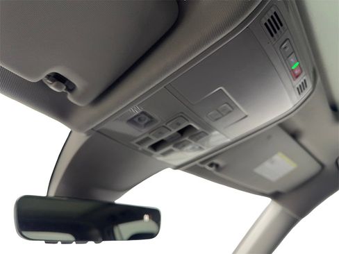 Used 2022 Volkswagen Tiguan SE image 77