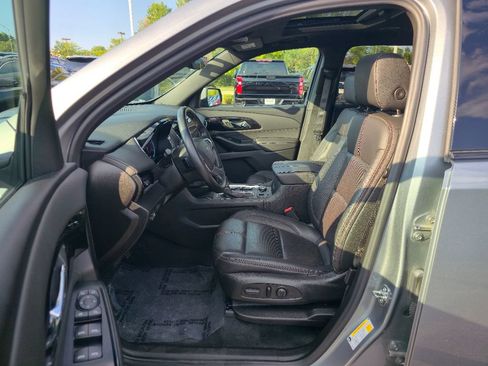 Certified 2023 Chevrolet Traverse RS w/ LPO, Floor Liner Package AWD/4WD image 24