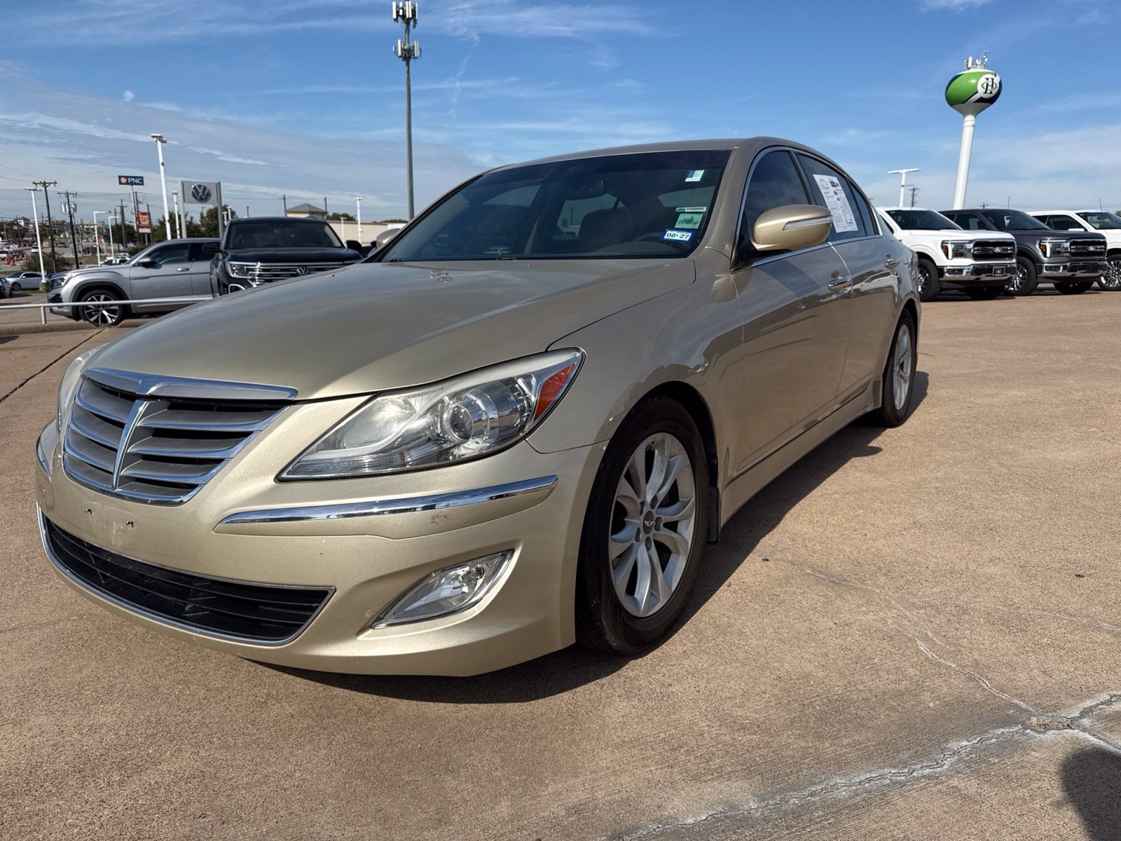 Used 2012 Hyundai Genesis 3.8 RWD image 3