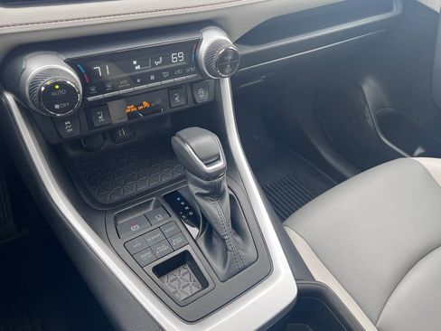 Used 2023 Toyota RAV4 XLE Premium image 20