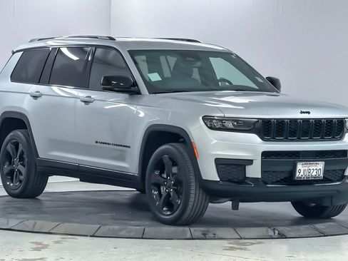 Used 2023 Jeep Grand Cherokee L Laredo AWD/4WD image 9
