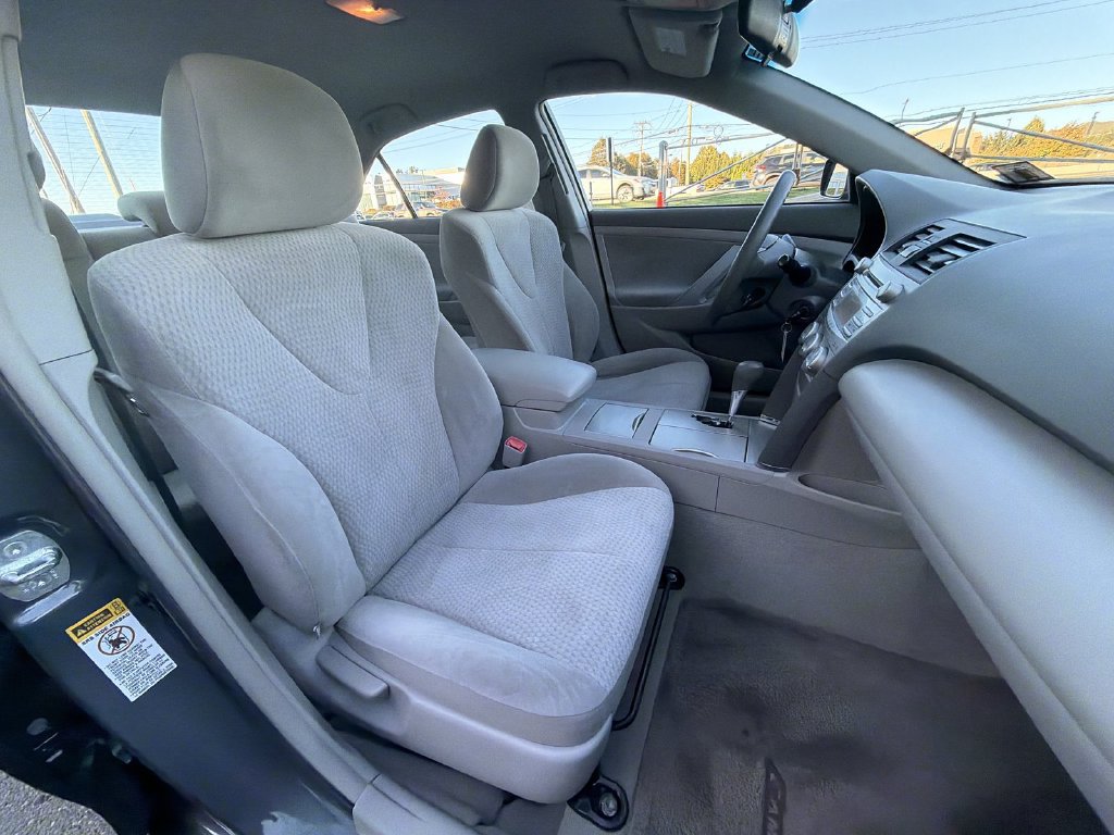 Used 2011 Toyota Camry LE FWD image 22