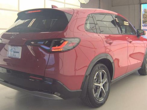 Used 2025 Honda HR-V EX-L image 3