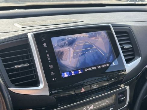 Used 2017 Honda Pilot Elite image 10