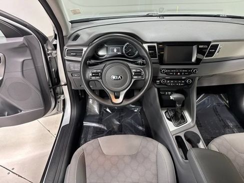 Used 2018 Kia Niro FE FWD image 14