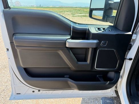 Used 2018 Ford F150 Platinum w/ Equipment Group 701A Luxury AWD/4WD image 16