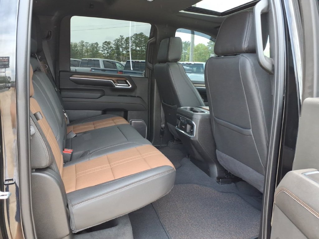 Used 2024 Chevrolet Silverado 3500 High Country w/ High Country Premium Package AWD/4WD image 13