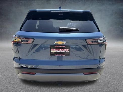 Used 2025 Chevrolet Equinox LT w/ Safety and Technology Package FWD image 8