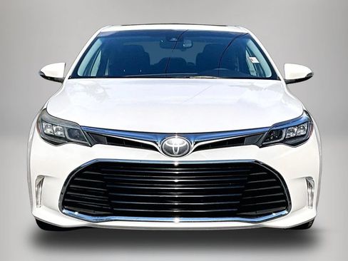 Used 2017 Toyota Avalon Touring FWD image 3