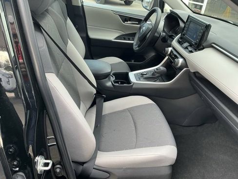 Used 2022 Toyota RAV4 XLE image 22