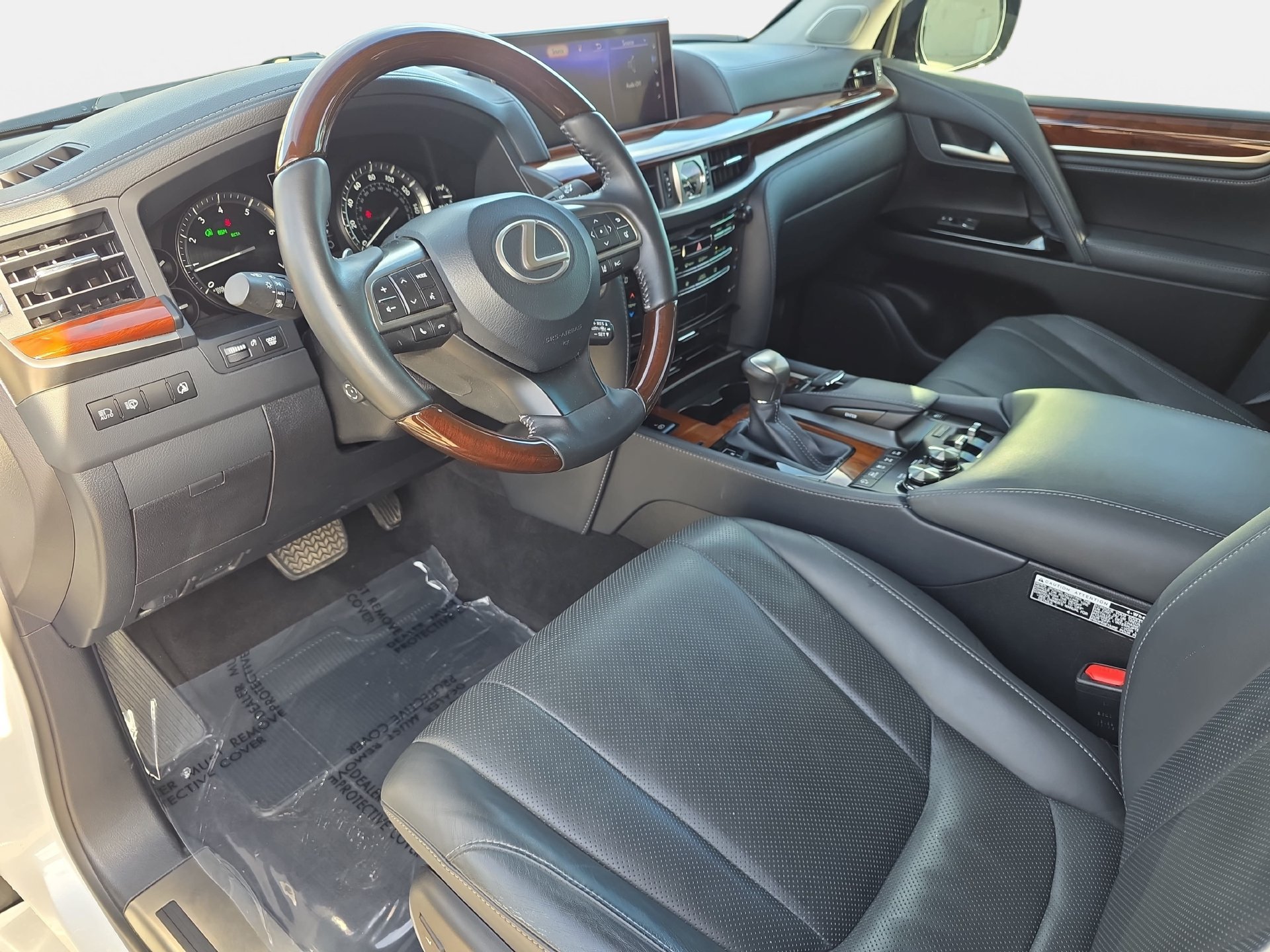 Used 2019 Lexus LX 570 4WD w/ Luxury Package image 16