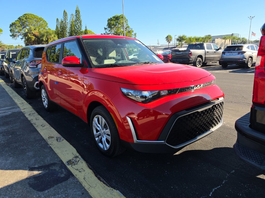 Certified 2023 Kia Soul S FWD image 3