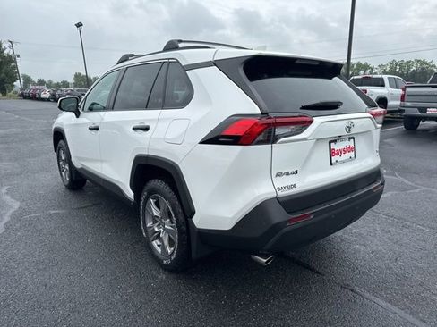 Used 2022 Toyota RAV4 XLE AWD/4WD image 14