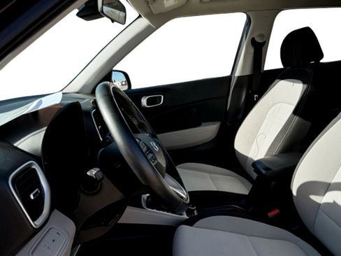 Used 2021 Hyundai Venue SEL image 10