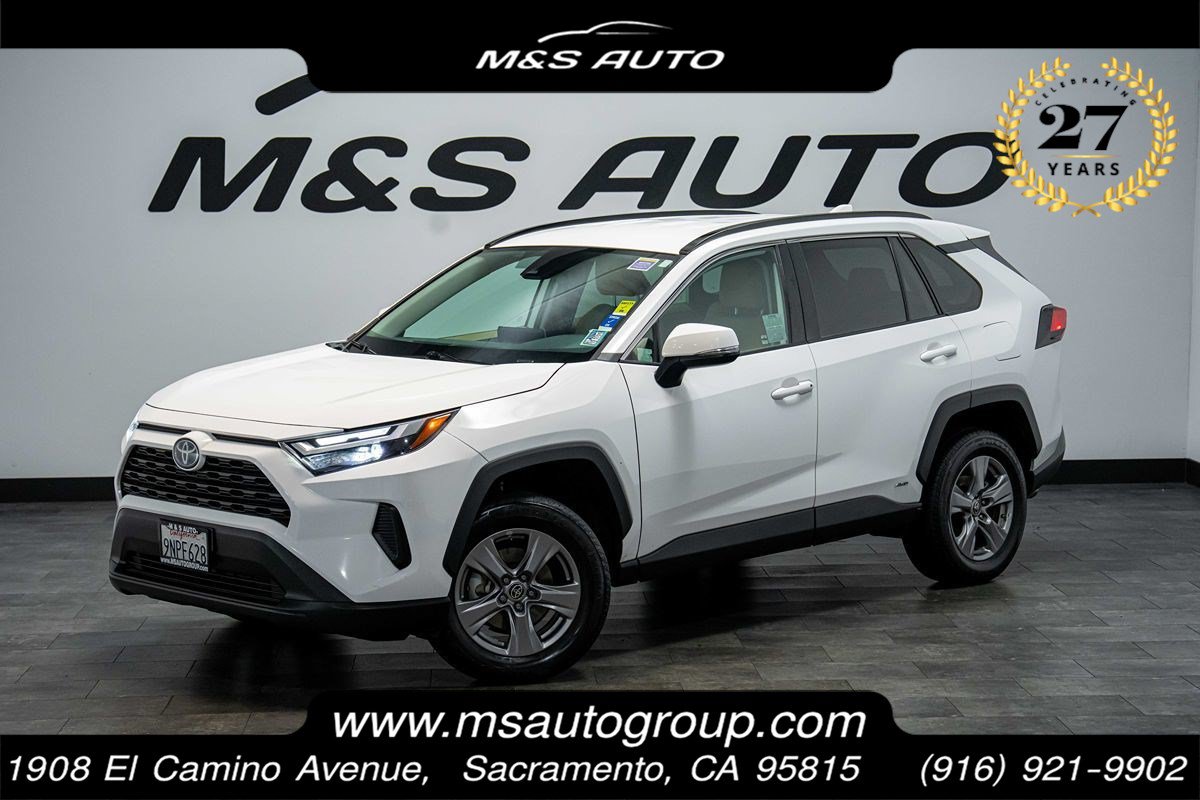 Used 2024 Toyota RAV4 LE AWD/4WD image 1