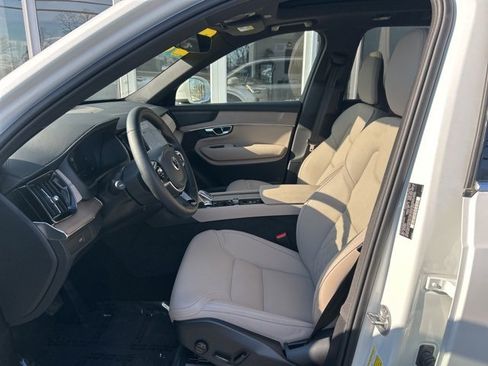 Used 2025 Volvo XC90 B5 Plus image 17