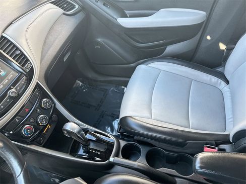 Used 2017 Chevrolet Trax Premier w/ Driver Confidence II Package image 24