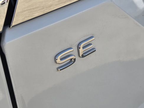 New 2026 Volkswagen Atlas SE image 8