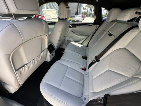 Used 2026 Porsche Macan AWD/4WD image 36