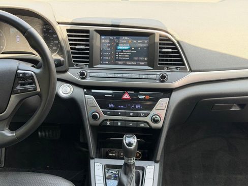 Used 2017 Hyundai Elantra Limited FWD image 13
