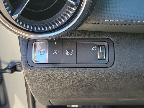 Used 2025 Chevrolet Equinox LT image 28