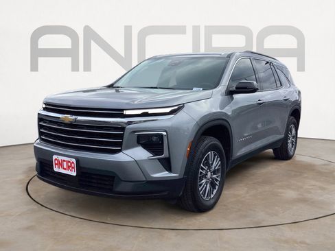 Used 2025 Chevrolet Traverse LT FWD image 9