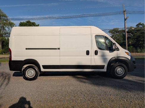 Used 2026 RAM ProMaster 2500 w/ Convenience Group FWD image 4