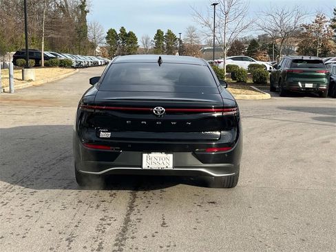 Used 2023 Toyota Crown XLE image 6