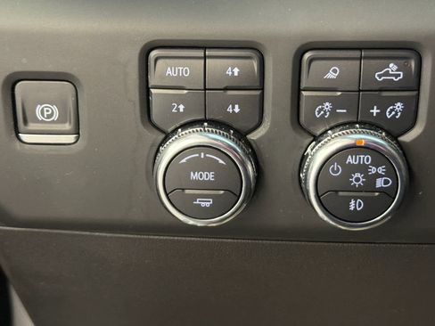 Used 2024 GMC Sierra 1500 AT4 w/ Technology Package AWD/4WD image 44