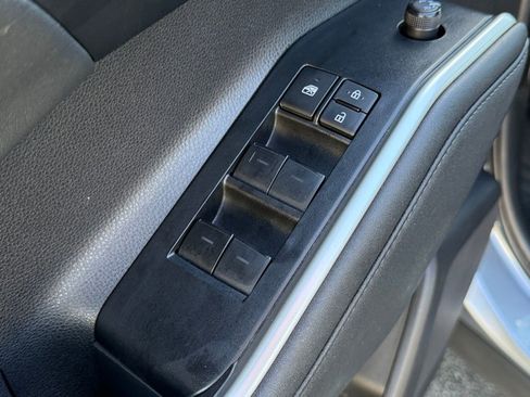 Certified 2023 Toyota Highlander XLE image 18