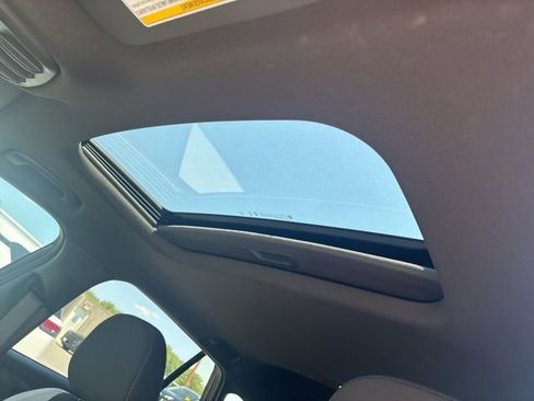 Used 2026 Chevrolet Trax RS w/ Sunroof Package FWD image 6
