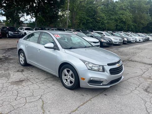 Used 2016 Chevrolet Cruze LT FWD image 3