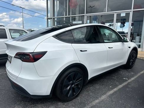 Used 2025 Tesla Model Y Long Range RWD image 16