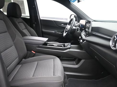 Used 2025 Chevrolet Equinox LT FWD image 9