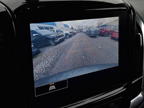 Used 2023 Chevrolet Traverse LT image 18