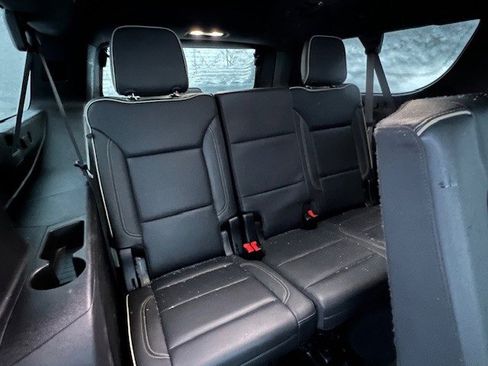 Used 2024 Chevrolet Suburban Premier image 15
