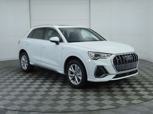 Used 2025 Audi Q3 2.0T Premium w/ Convenience Package image 4