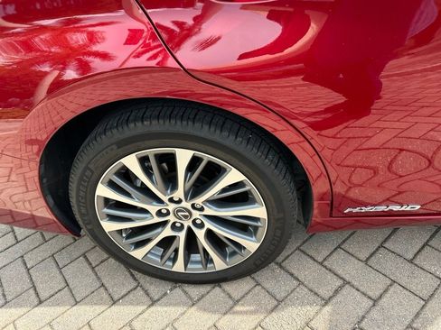 Used 2019 Lexus ES 300h w/ Premium Package FWD image 10